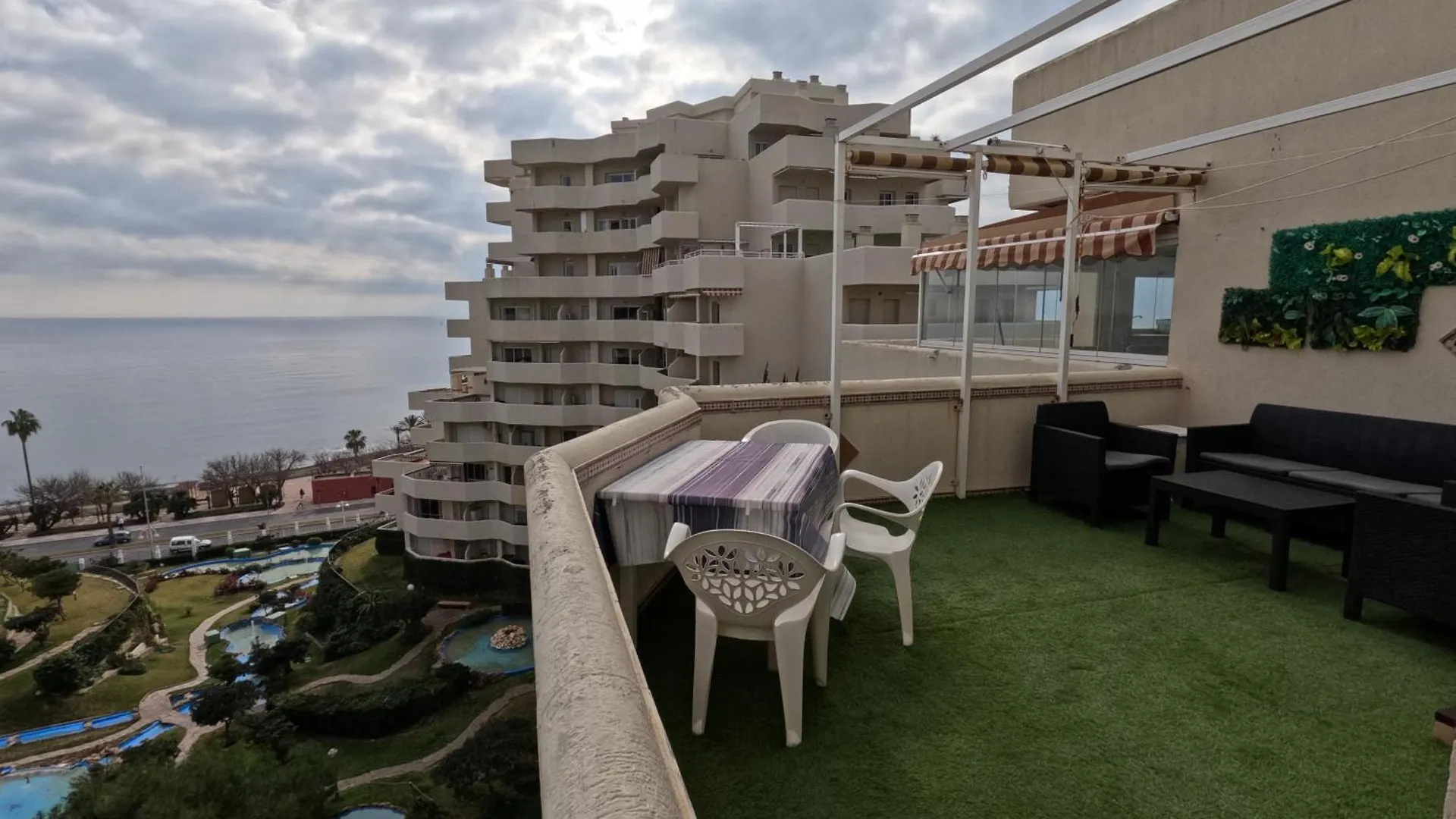 Benalbeach. Espectacular Terraza, Vistas Al Mar. Benalmádena Apartman